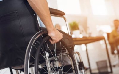 Seimas įteisino asmeninio asistento neįgaliesiems paslaugą